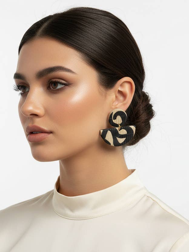 Interwoven - mittelgroße Ohrringe (verschiedene Designs) für den Großhandel von No Shrinking Violet