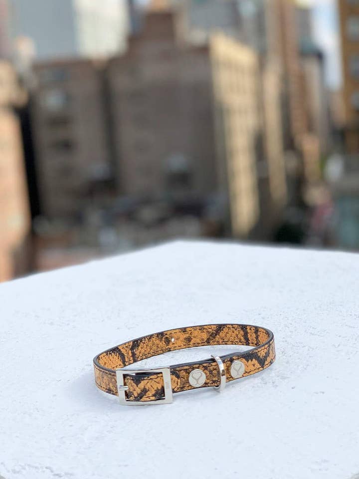 Collar para mascotas de cuero amarillo y negro estampado The Taylor para venta al por mayor de Shaya Pets