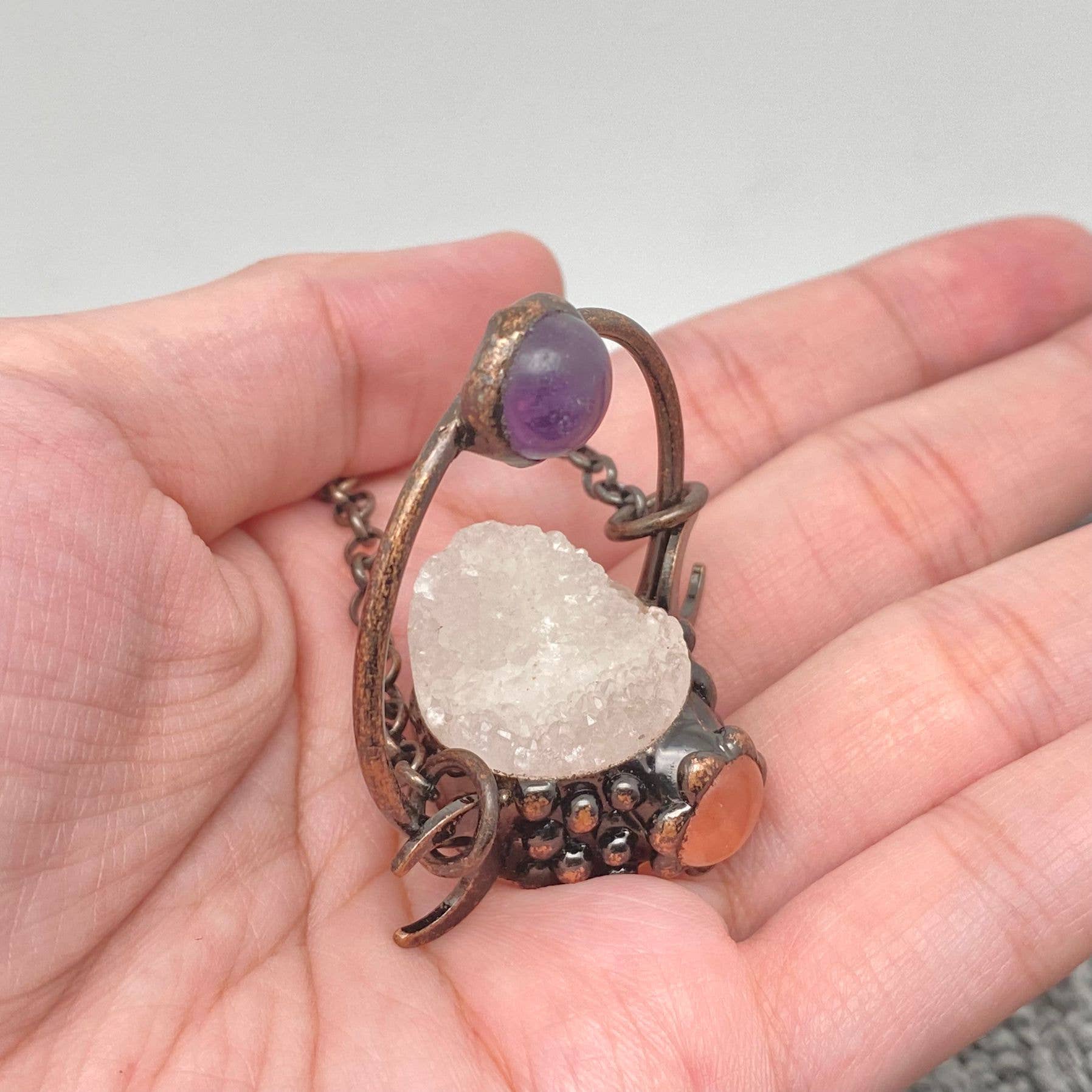 Mio Queena – Großhandel Spiritueller Stein/Kristall – Crysta Craft Moon Charm-CS mit weißem Kristall, Amethyst und Puder4