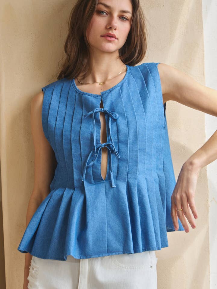 Mouwloze top van gewassen licht denim met plooien voor wholesale door Oddi