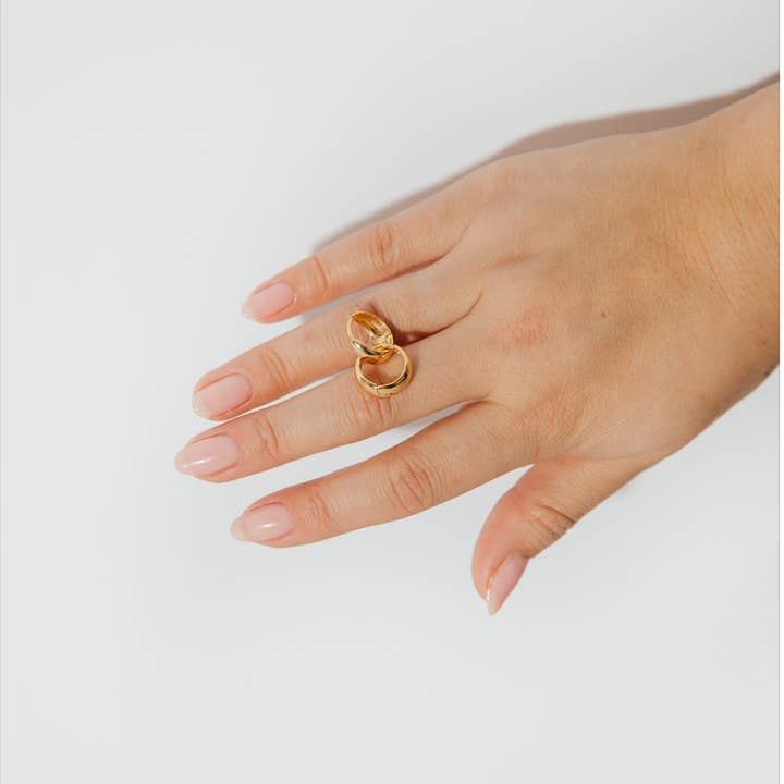 Sydney Rose Co. - Vendita all'ingrosso Orecchini a cerchietto - Huggie Hoops a forma di goccia3