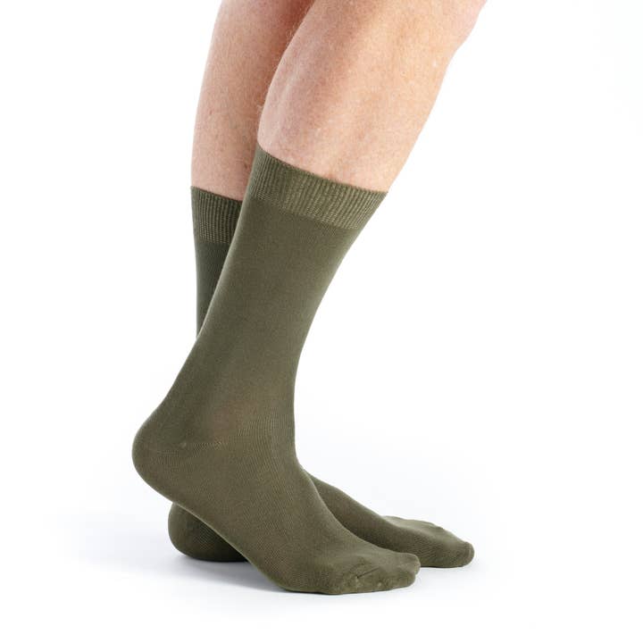 Calze uomo altezza media in bamboo colore kaki, tatto seta per la vendita all'ingrosso da parte di Dub & Drino