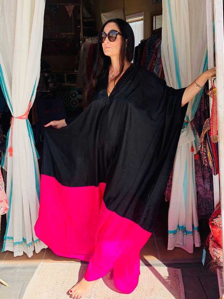 Eksklusiv luksus silkekaftan -Sort & pink for engroshandel hos Aurobelle Ibiza