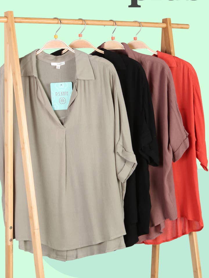 Top van effen linnen kraag met knopen aan de achterkant PLUS (P18210-PLUS) voor wholesale door P.S Kate