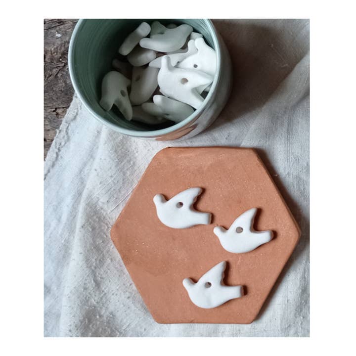 lpdv ceramics – Großhandel Verzierung – Trio aus weißen Keramiktauben1