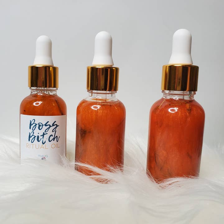 BOSS Bitch Ritual Oil - Penge Olie, Overflod Olie, Manifestation Olie, Tegneolie, Velstand Olie, Penge manifestation, Spell Oil for engroshandel hos THUG MERMAIDD
