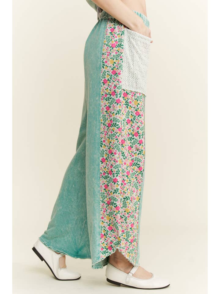 J.Her - Wholesale Pants - Women's - MineralWashed Floral Sided Cropped Pants HP6539