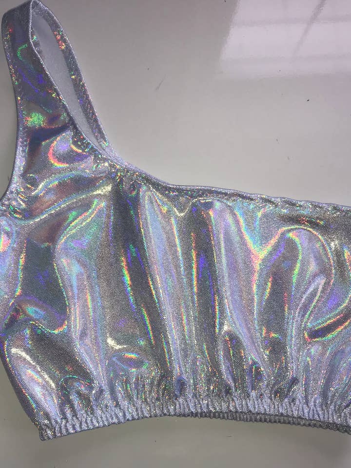 Top corto monospalla olografico /Rave Top - DISPONIBILE IN PIÙ COLORI per la vendita all'ingrosso da parte di Electric Couture Dolls