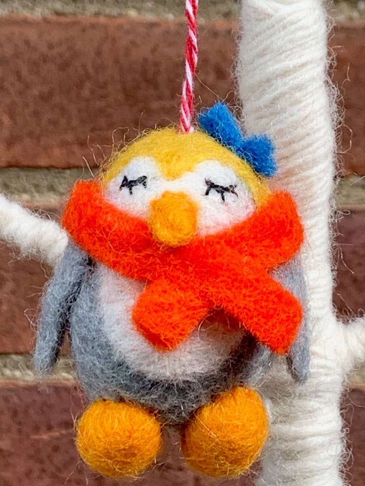 Pinguïn kleurrijk ornament voor wholesale door Giftsland