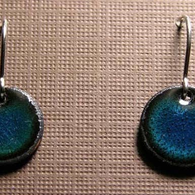 Pendientes colgantes y colgantes azules, de cobre esmaltado, sin níquel para venta al por mayor de SIFT and Winnow