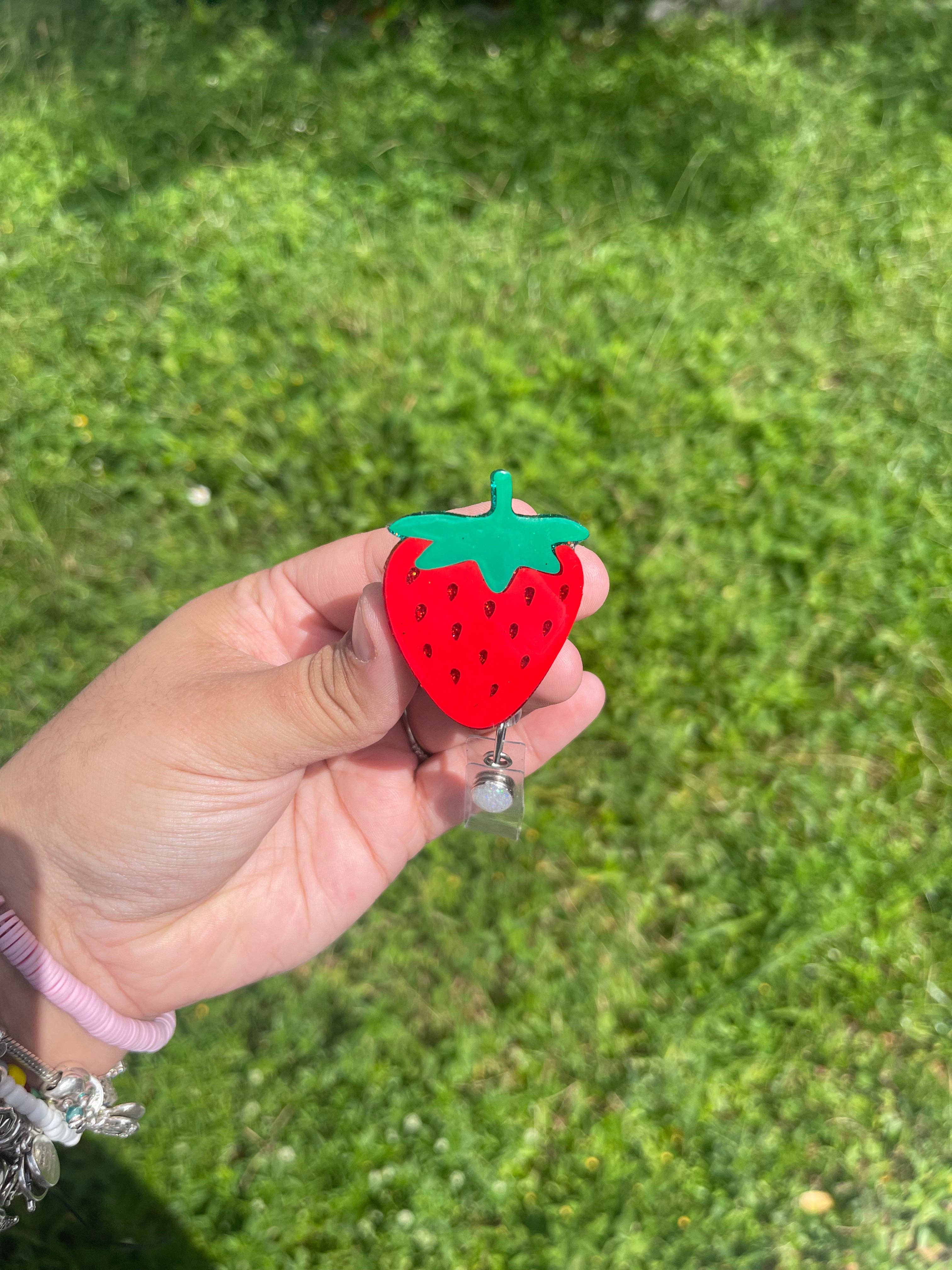 Rose Magnolias - Vendita all'ingrosso Accessorio per badge - Donna - Bobina con distintivo a forma di fragola2