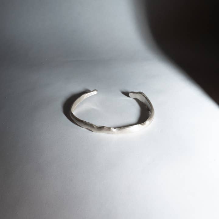 Lava Polsino N. 1 per la vendita all'ingrosso da parte di Rachel Regent