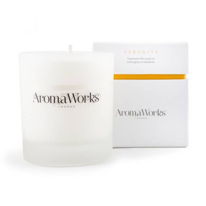 Vela mediana Serenity de 30 cl con citronela y geranio para venta al por mayor de AromaWorks London