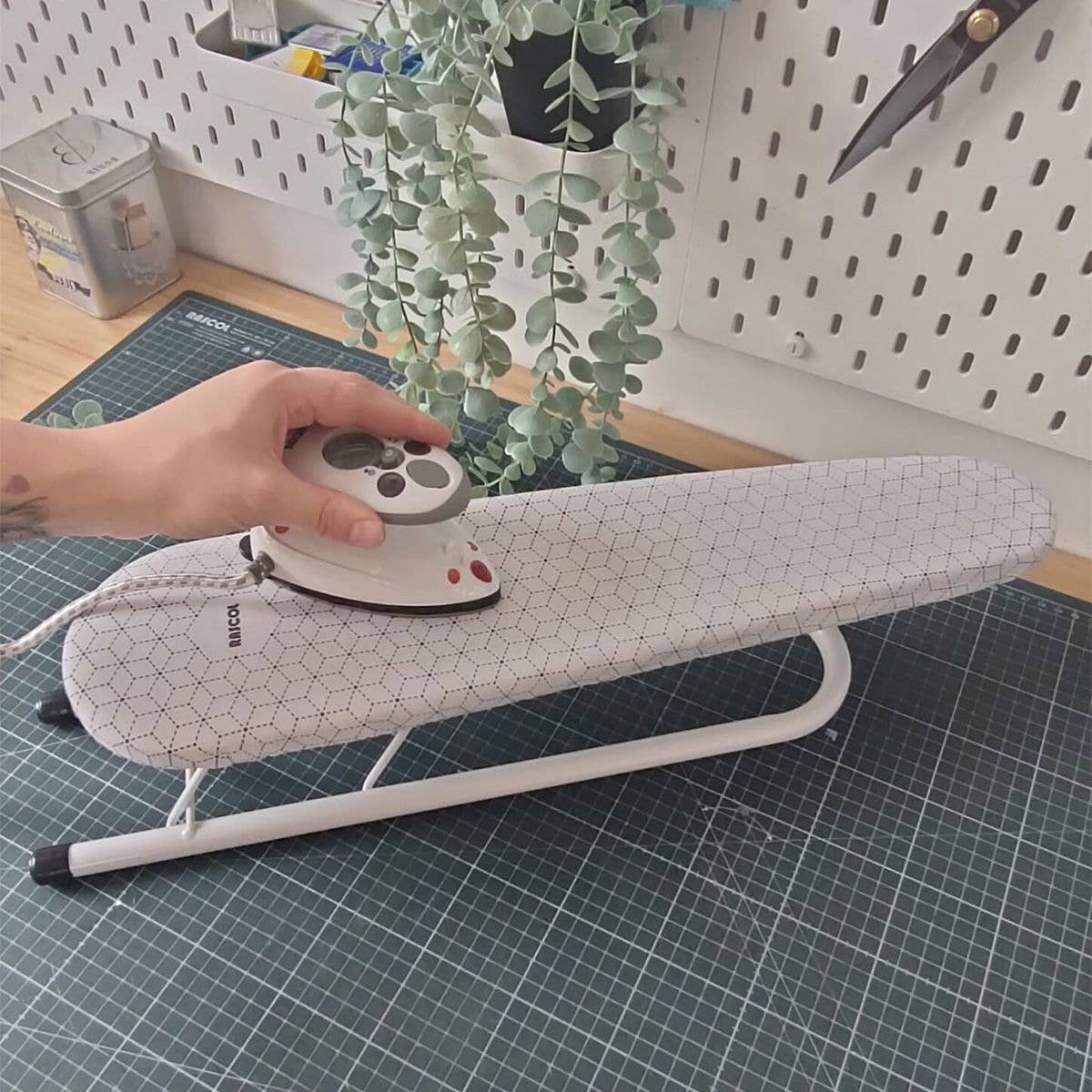 Rascol - Wholesale Craft Tool - Jeannette ironing2
