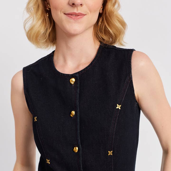 Vasca Vest and other Purchase Wholesale vasi plastica. Free Returns & Net 60 Terms on Faire trending on Faire.