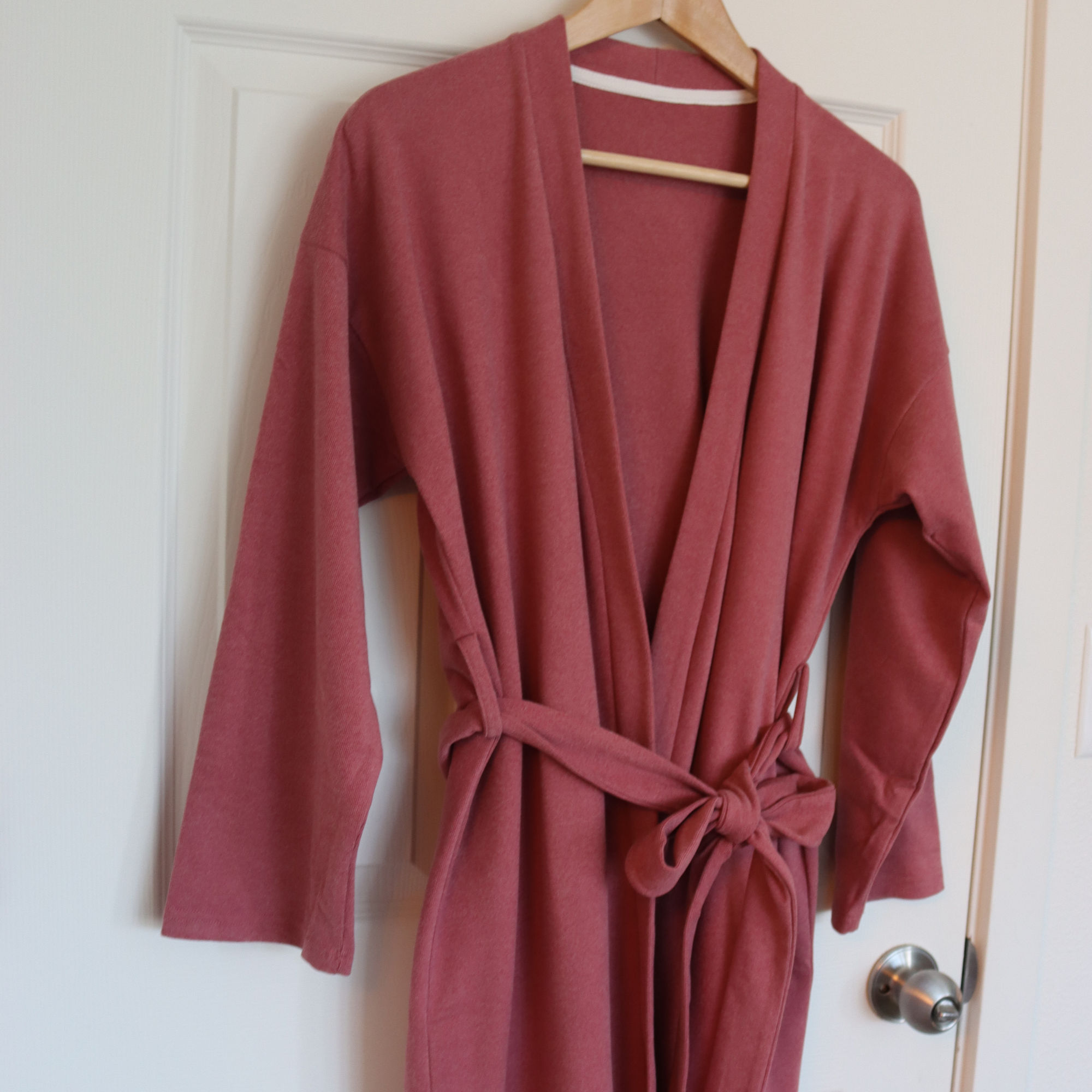 DrifWoo - Vendita all'ingrosso Vestaglia - Donna - Vestaglia Minimalista con Cintura in Vita – Morbida ed Elegante8