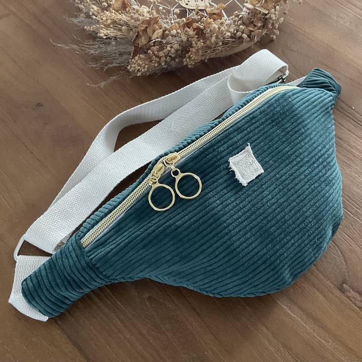 Grön manchesterväska i midjemodell för wholesale av Atelier Tatice