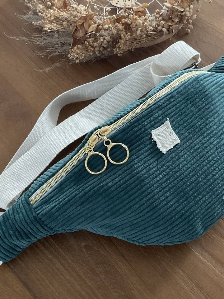 Pochete de veludo cotelê verde floresta por atacado de Atelier Tatice