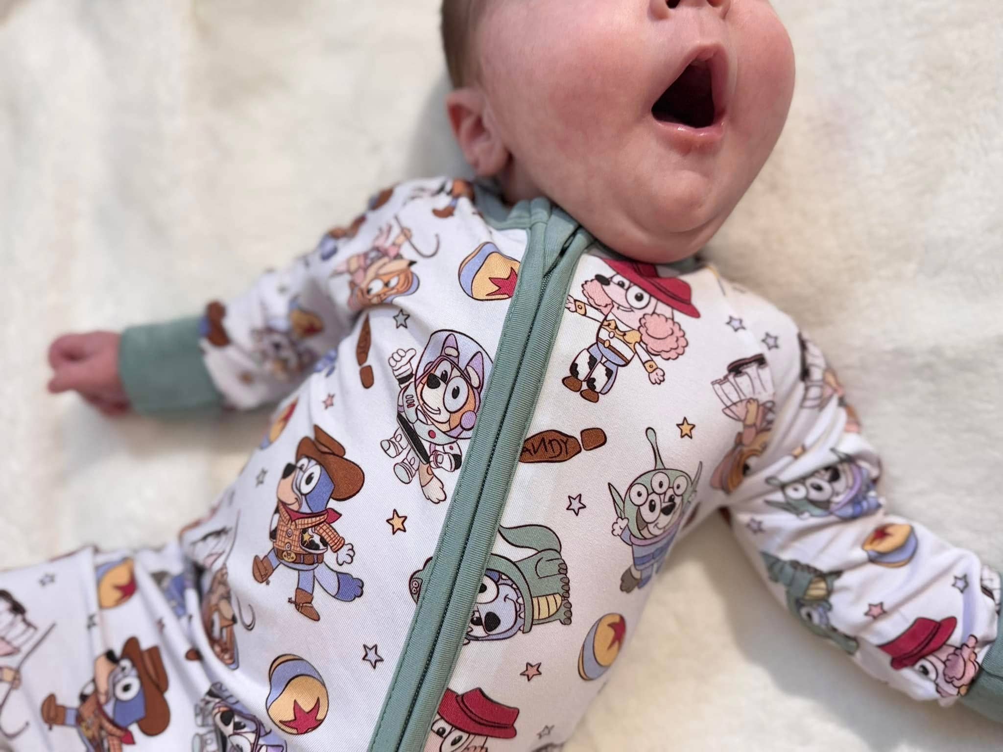 Scottie Belle – Fato de dormir – Bebé por atacado – Cauda Zippy da Caixa de Brinquedos7