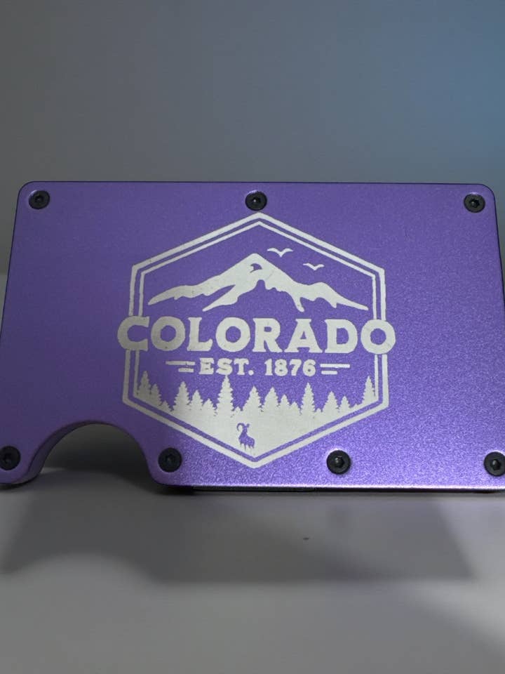 Cartera Minimalista de Colorado – Cartera Metálica con Bloqueo RFID | Cartera Grabada con Montañas de Colorado | Portatarjetas Táctico Delgado | Regalo EDC para Él para venta al por mayor de Redneckbougie Co