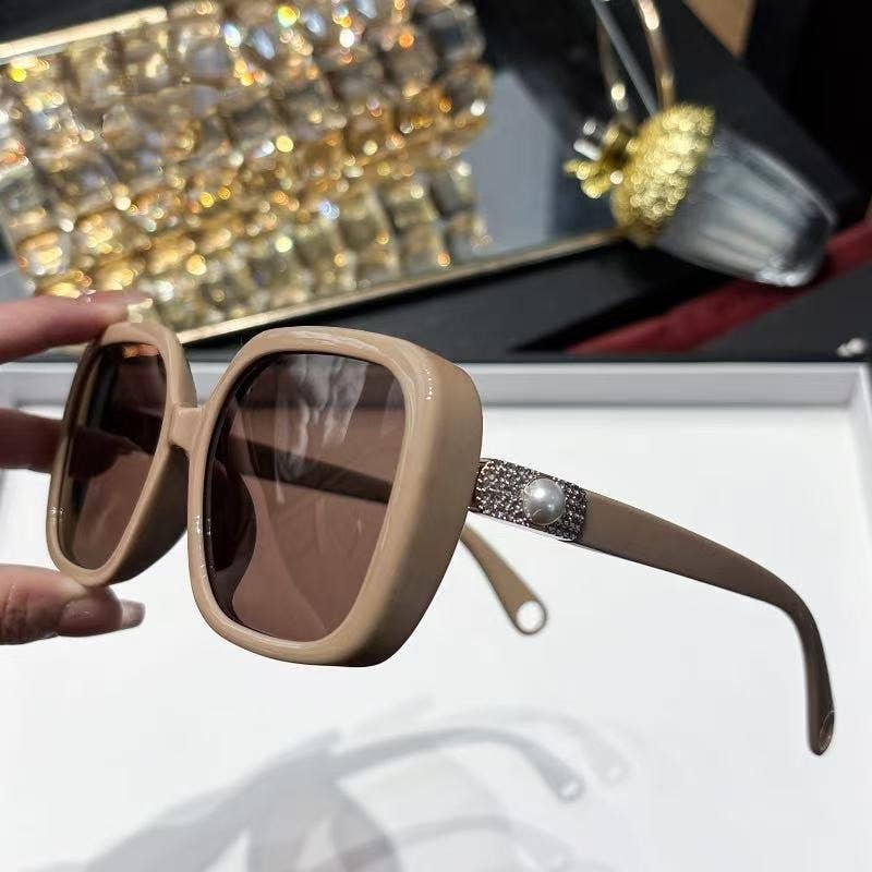 PEACH ACCESSORIES – wholesale Sunglasses – Women's – Oversized Frame Sunglasses with Unique Pearl Accent 78501