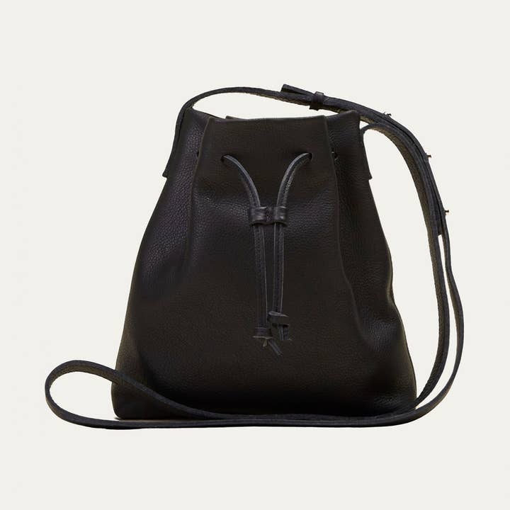 Mini schoudertas | Zwart leer + gouden hardware voor wholesale door Paulyjen