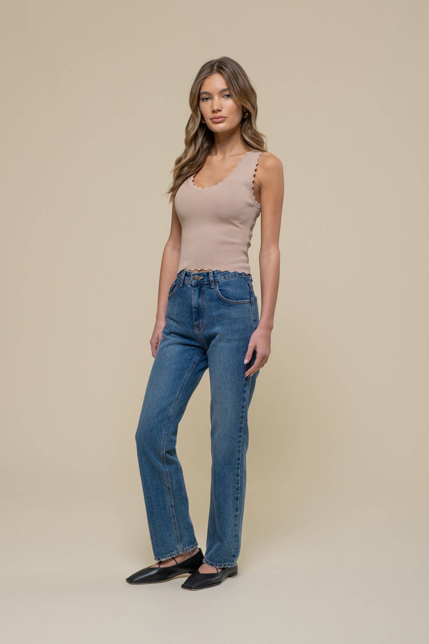 The Workshop Studio – wholesale Stickad topp - Dam – ÄRMLÖS TRÖJA MED KAMMUSSLINGSKANT STICKAD CROP TOP22