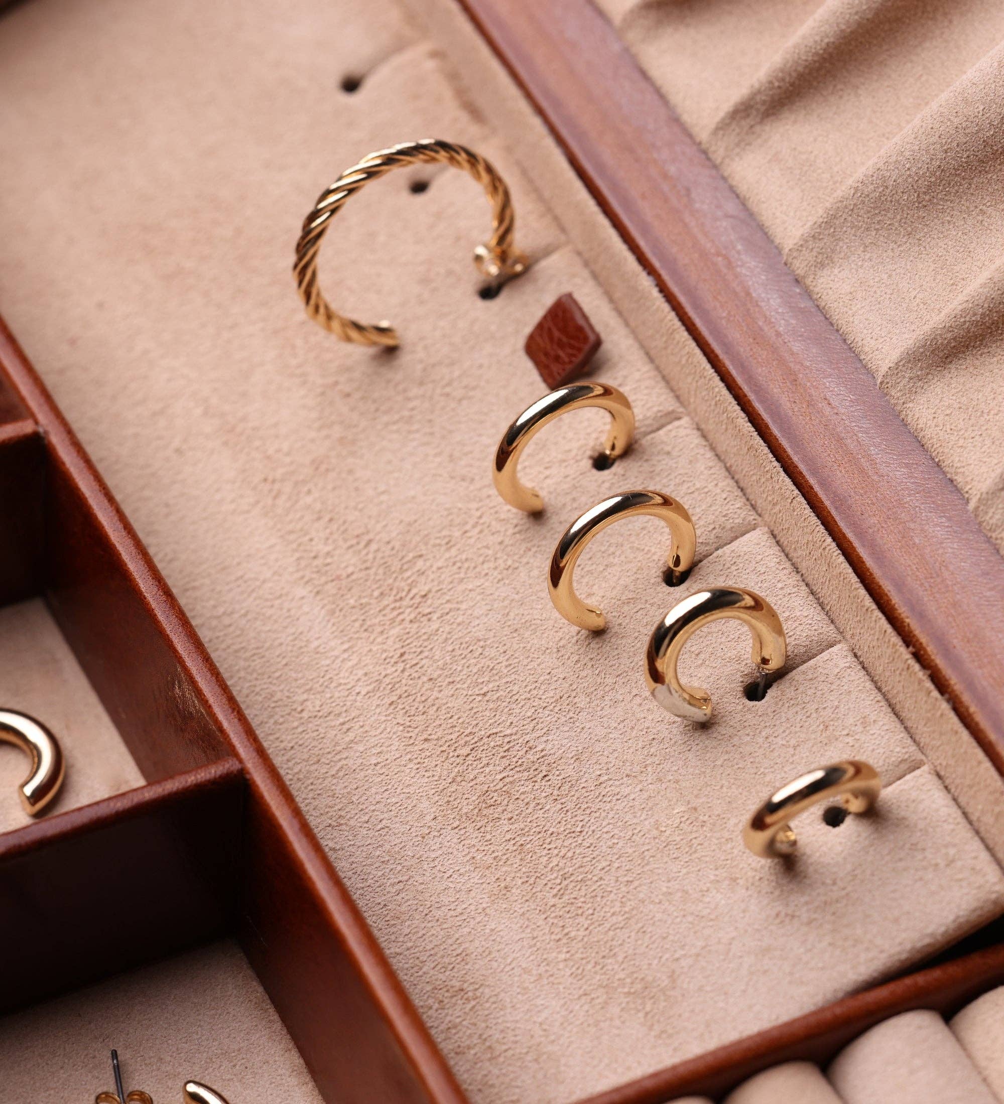 Time Resistance - Wholesale Jewelry Box/Organizer - Womens Leather Jewelry Box Accessory Box - The Line of Beauty7