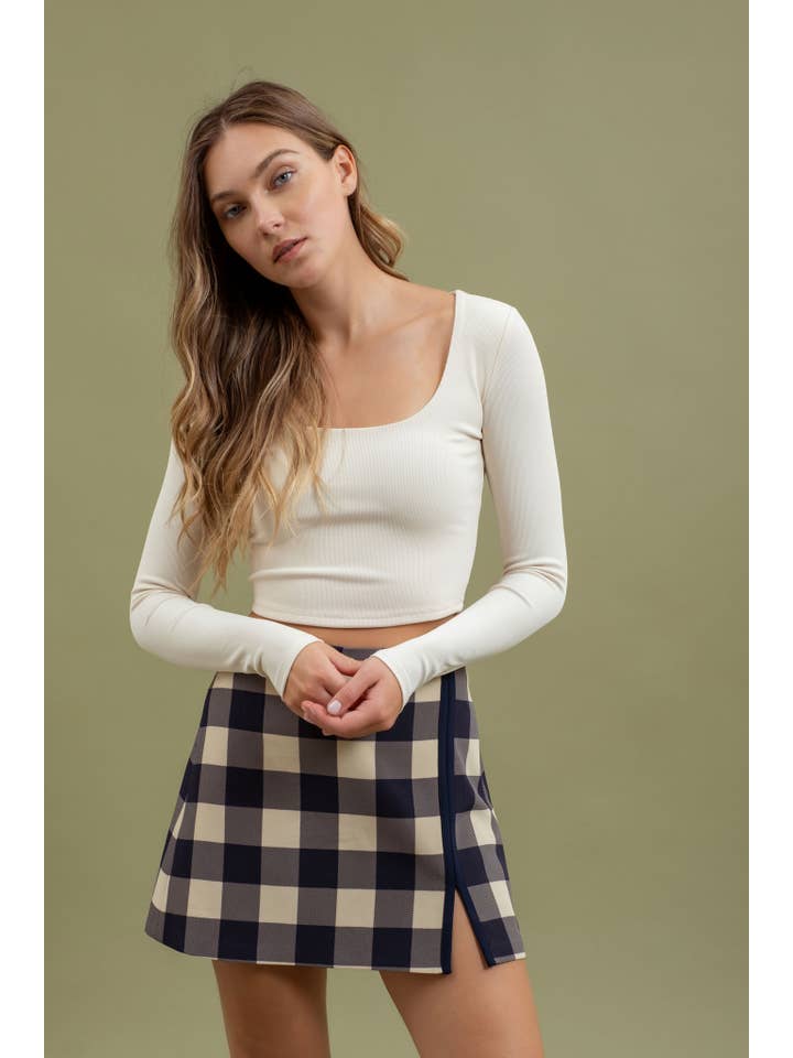 The Workshop Studio - Wholesale Knit Top - Women's - SCOOP NECK LONG SLEEVE KNIT CROP TOP