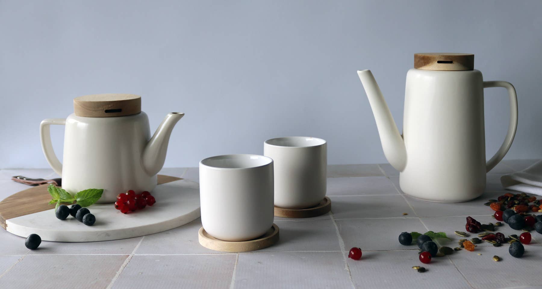 Ogo living – wholesale Tea pot – Enzo white porcelain teapot with wooden lid 680 ml2