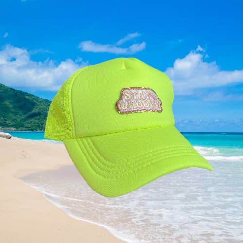 Gorra de Camionero Stay Groovy para venta al por mayor de Tiny Sparrow Designs
