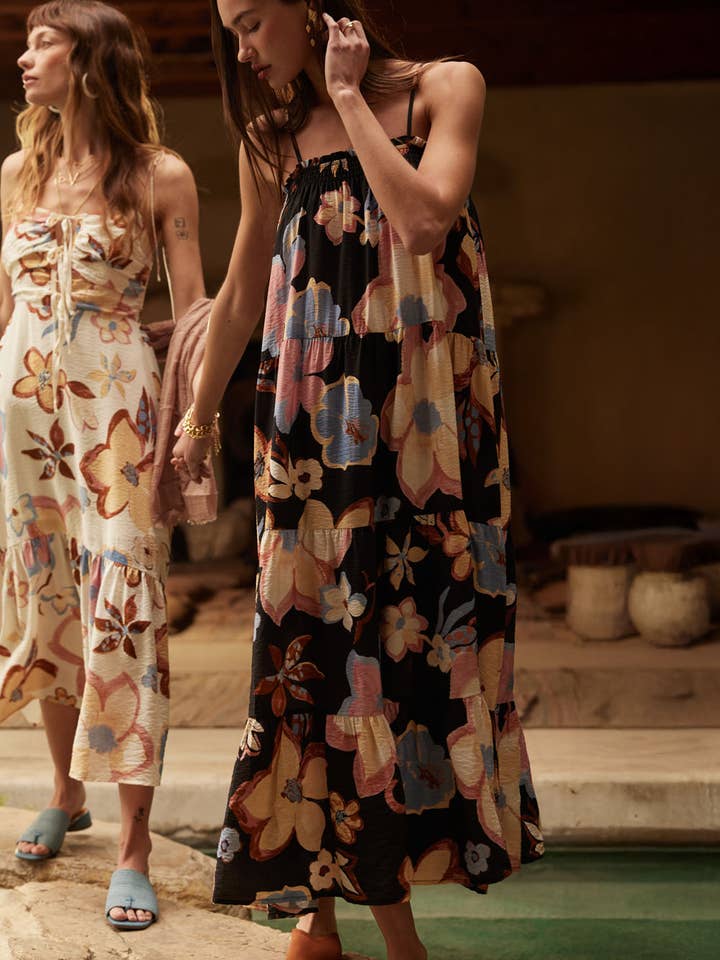 Vestido Comprido com Folhos em Camadas e Estampado Floral Texturizado por atacado de Promesa USA