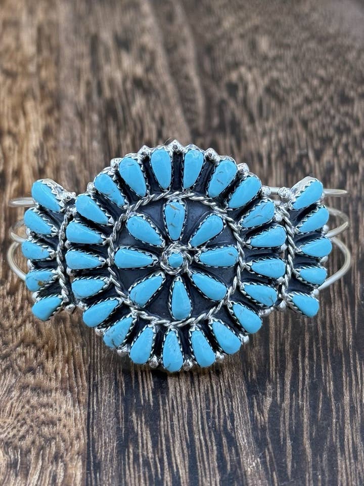 Infödd amerikansk Navajo handgjord armband i sterlingsilver med turkoskluster. för wholesale av Native City Jewelry