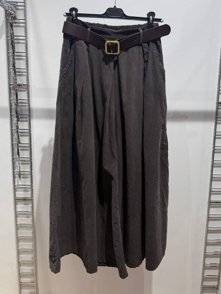 NOELINE - Venta al por mayor Pantalones - Mujer - Pantalones de terciopelo plisados con cinturón 3052213