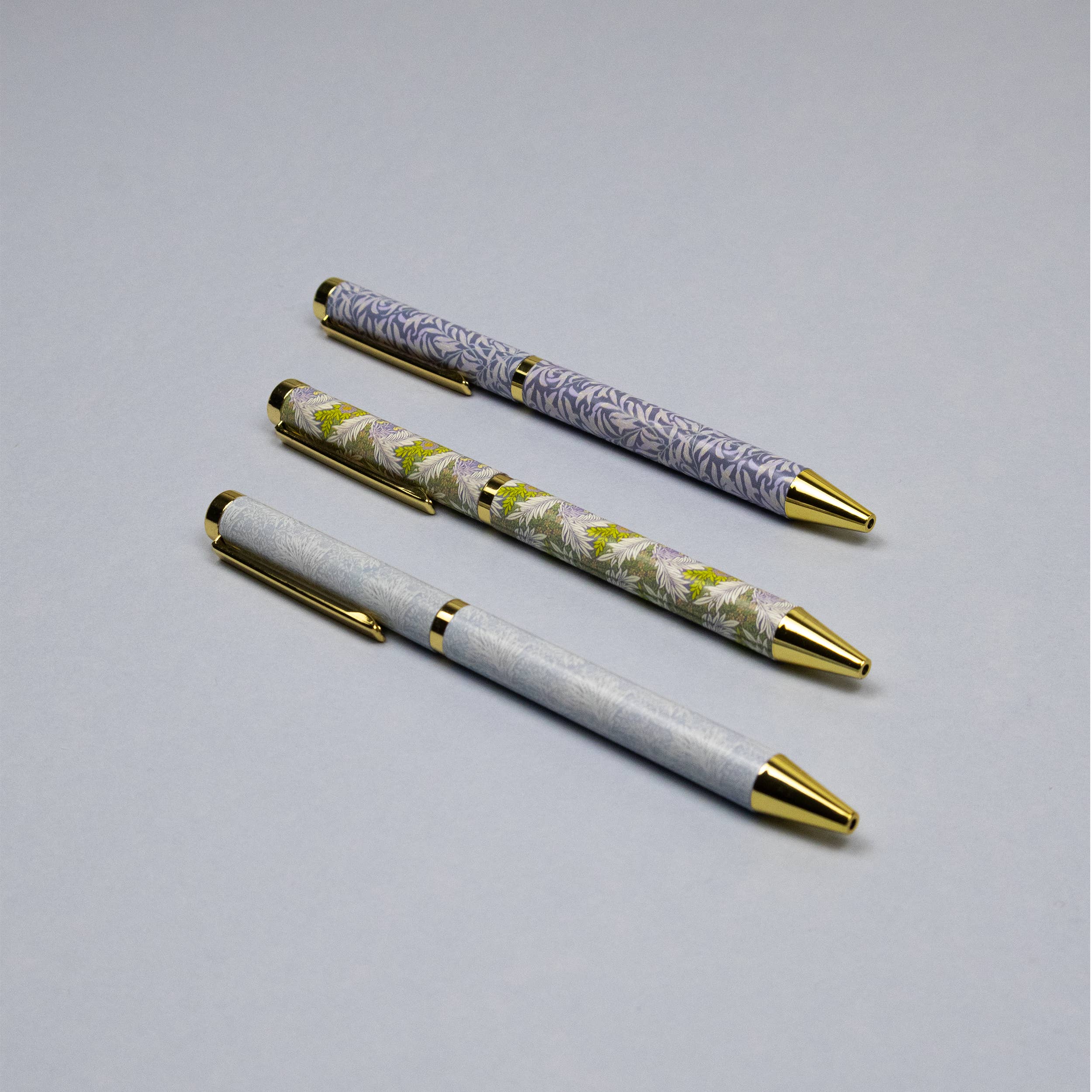 Robert Frederick Ltd – Großhandel Stift – William Morris Kugelschreiber in gemischtem Design im Geschenkset – 3er-Set6