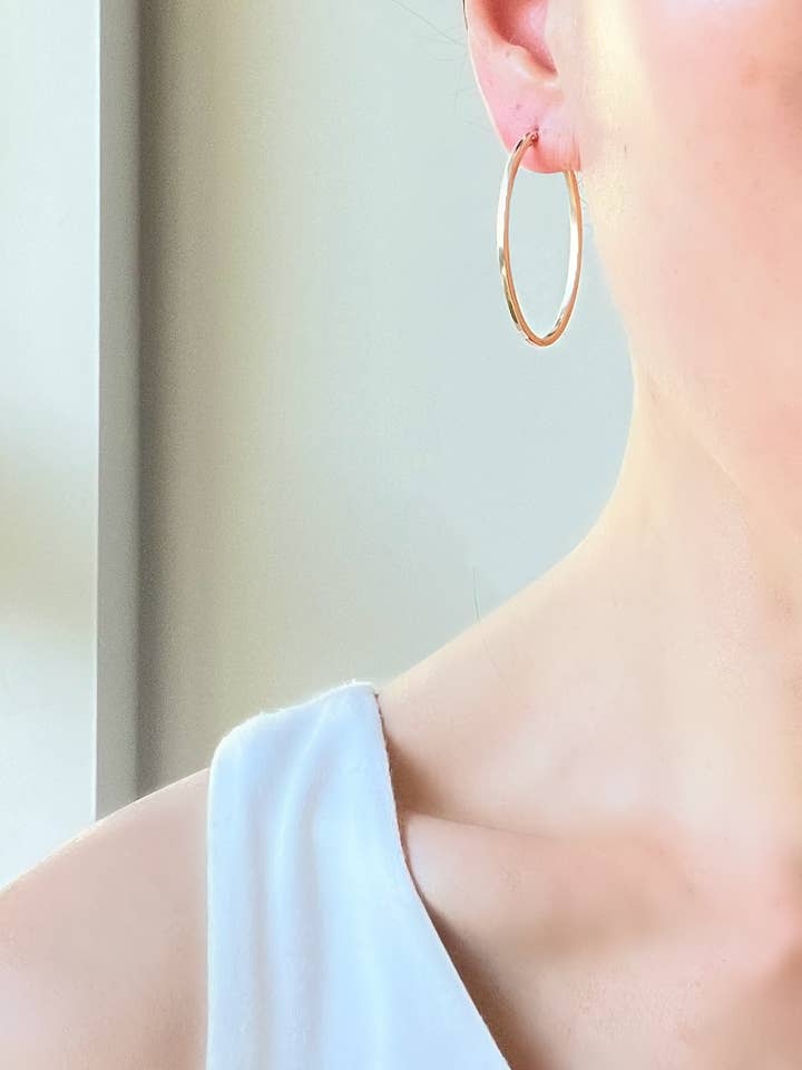 Ovale gouden oorringen groot voor wholesale door Rebecca Scott Jewelry