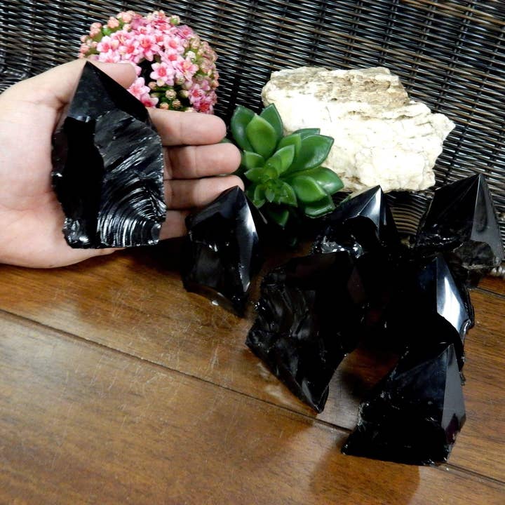 Rock Paradise - Vente Pierre et cristal de spiritualité - Pointes semi-polies en obsidienne noire cristalline vendues au poids11