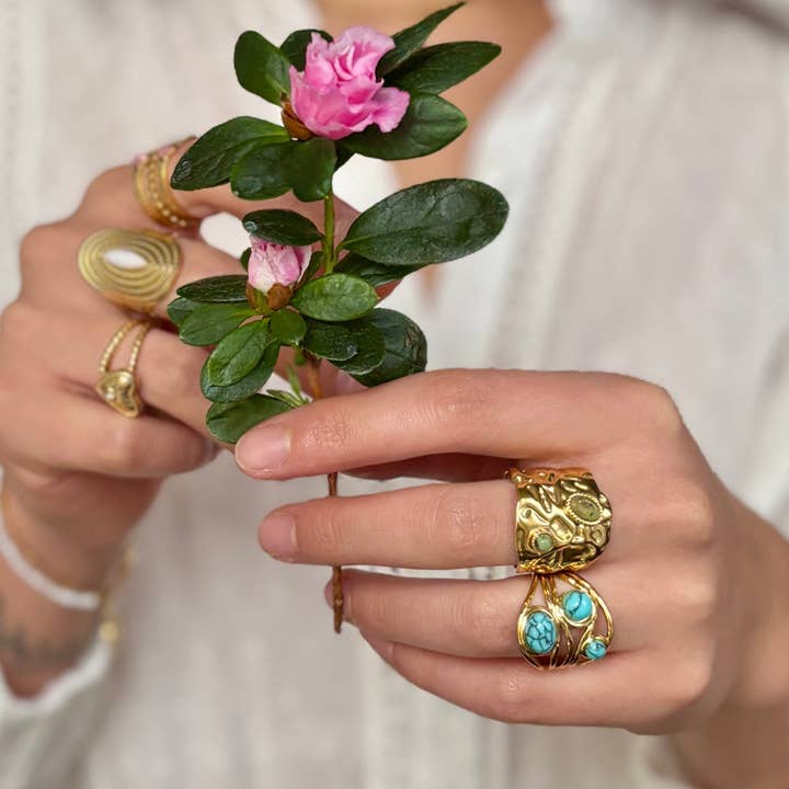 Ocean Ripples – Engroshandel Statementring – Justerbar ring med flere bånd i 18 kt forgyldt turkis1