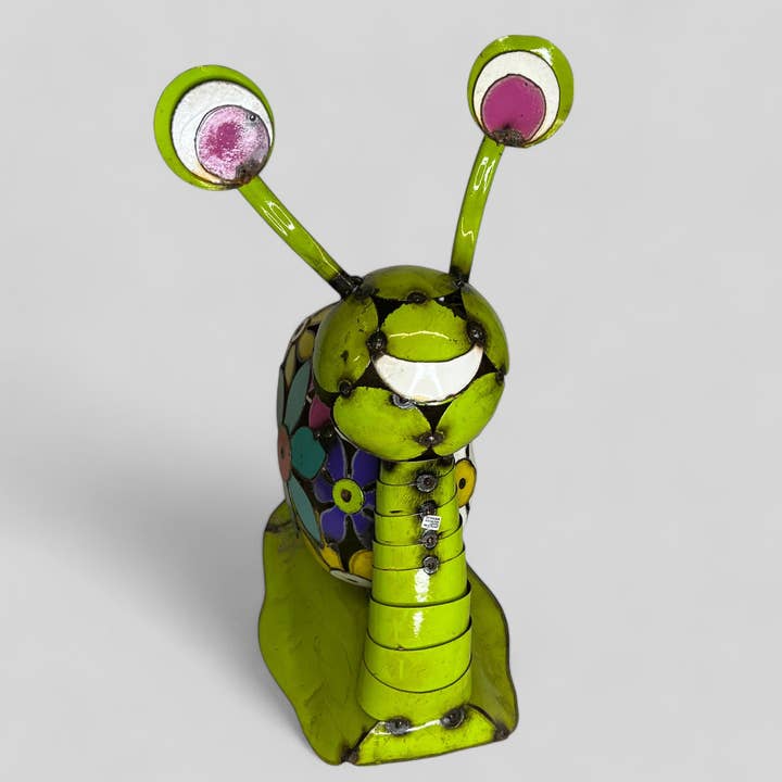 Escultura de Caracol Metálico Colorido con Flores para venta al por mayor de Blue Goat Garden Decor