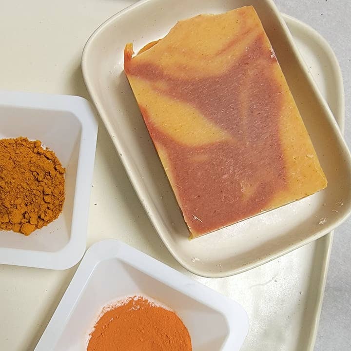 Savon Artisanal Naturel à la Curcuma Apricity pour la vente par Elemental Nurture