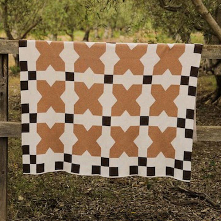 Café con Leche - Knitted Throw Blanket for wholesale by Bien Mal