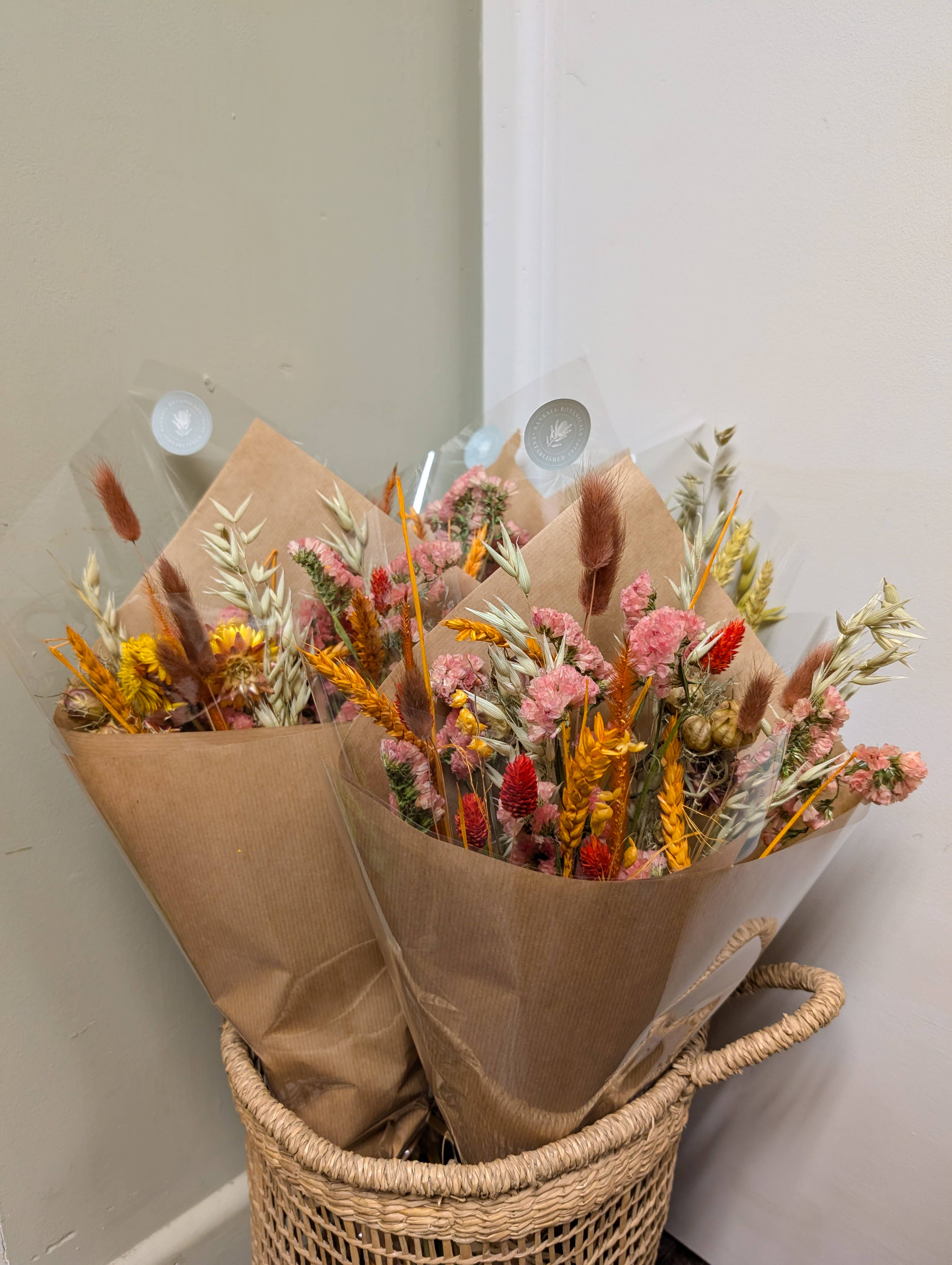 Banksia Botanicals – Engroshandel Tørrede/pressede blomster – Orange tørrede blomsterarrangementer2