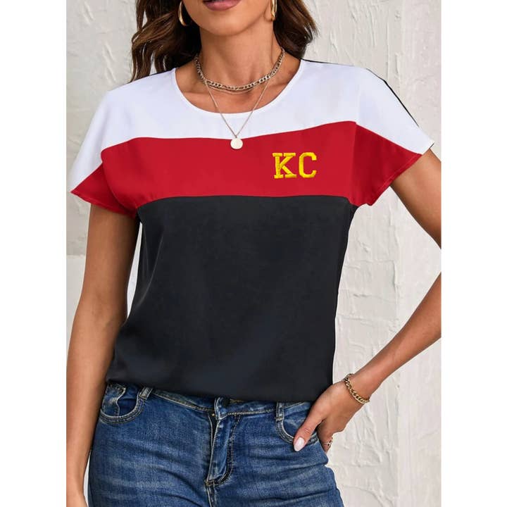 Röd & Svart Färgblock KC Kortärmad Blus, Kansas City för wholesale av Elby Designs Apparel