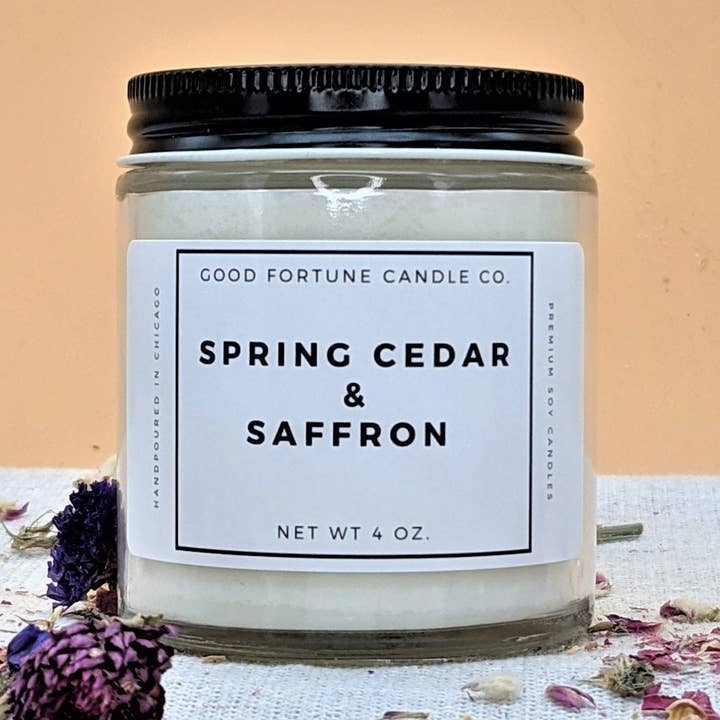 Cèdre de printemps et safran | Bougie parfumée à la cire de soja de qualité supérieure | Bougie parfumée aux épices florales en bois de cèdre printanier | Fait à la main à Chicago pour la vente par Good Fortune Candle Company