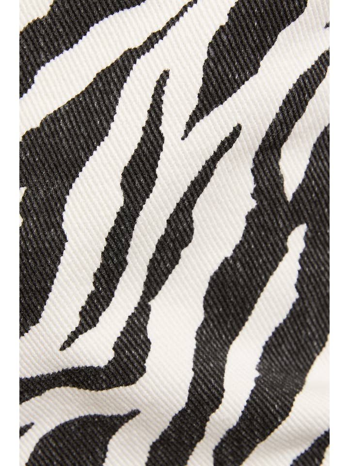 CREAM BLACK ANIMAL BOAT NECK SLEEVELESS TOP for wholesale on Faire8