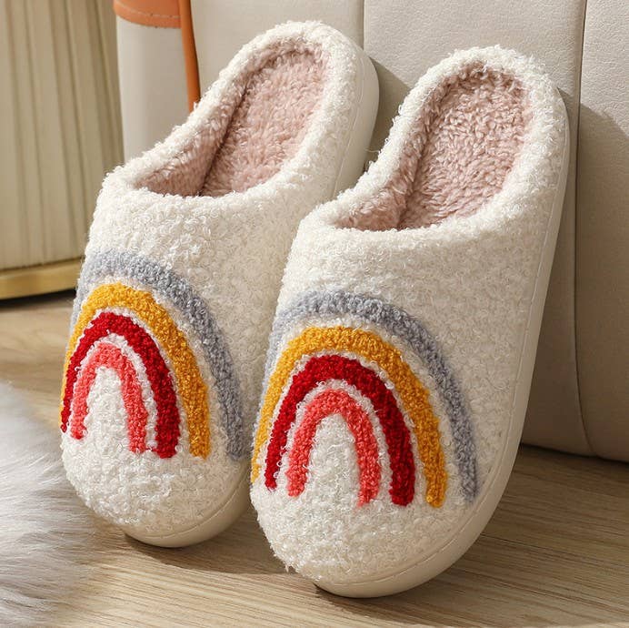 JOSSLYN by wall to wall – Engroshandel Slippers - Dame – Bløde plyssede hjemmesko med svampe, hjerte eller regnbue - varme og komfortable19