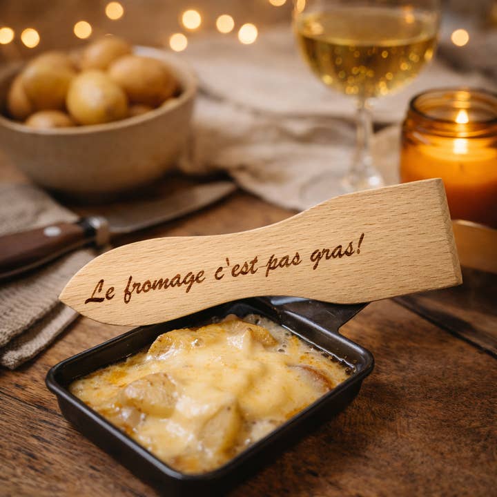 Raclette spatula "Cheese isn't fatty!" for wholesale by Un Meuble et C...etera