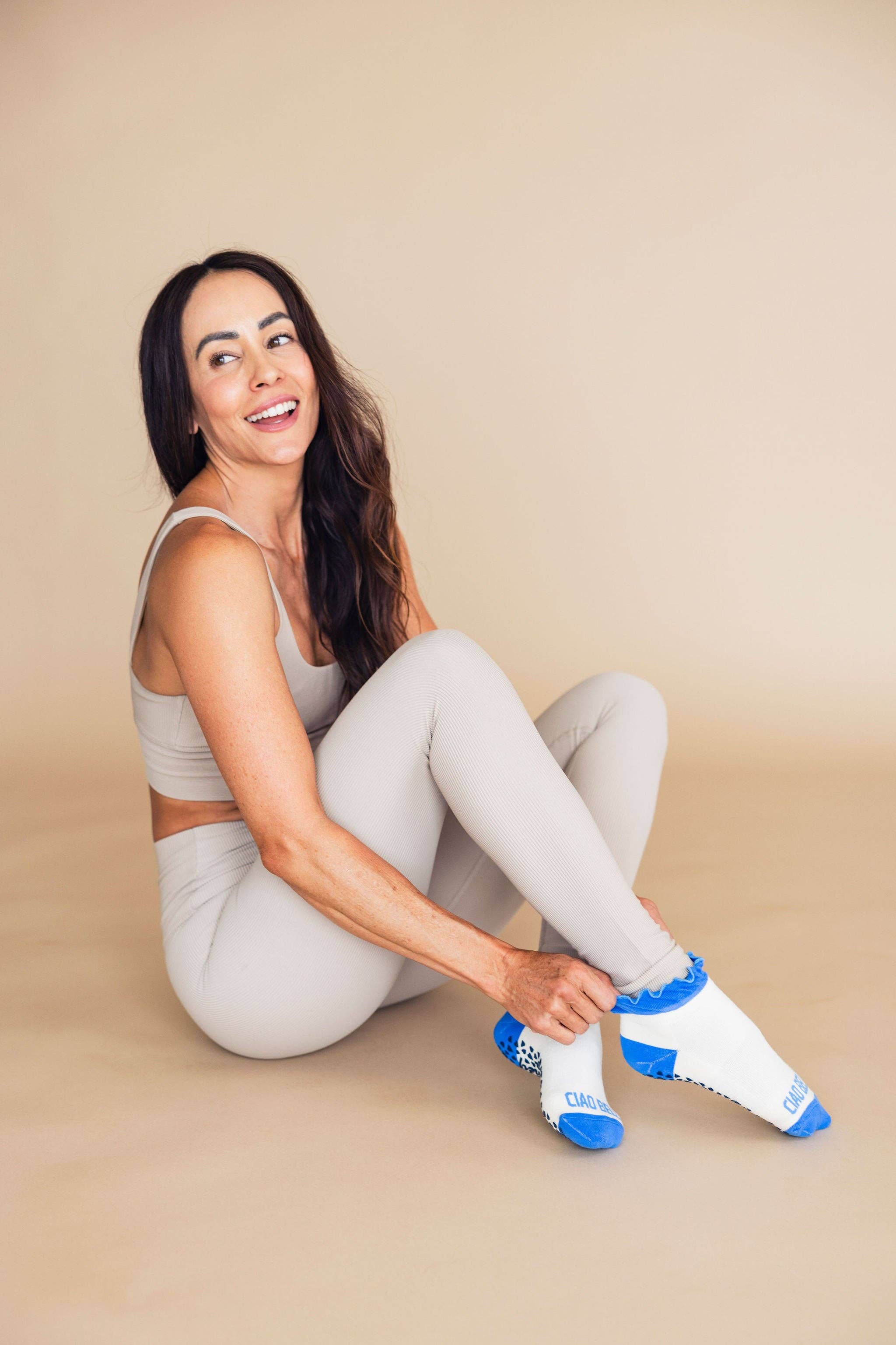 Pilates Honey – Großhandel Socken – Damen – Ciao Bella Rüschensocken mit Knöchelgriff1
