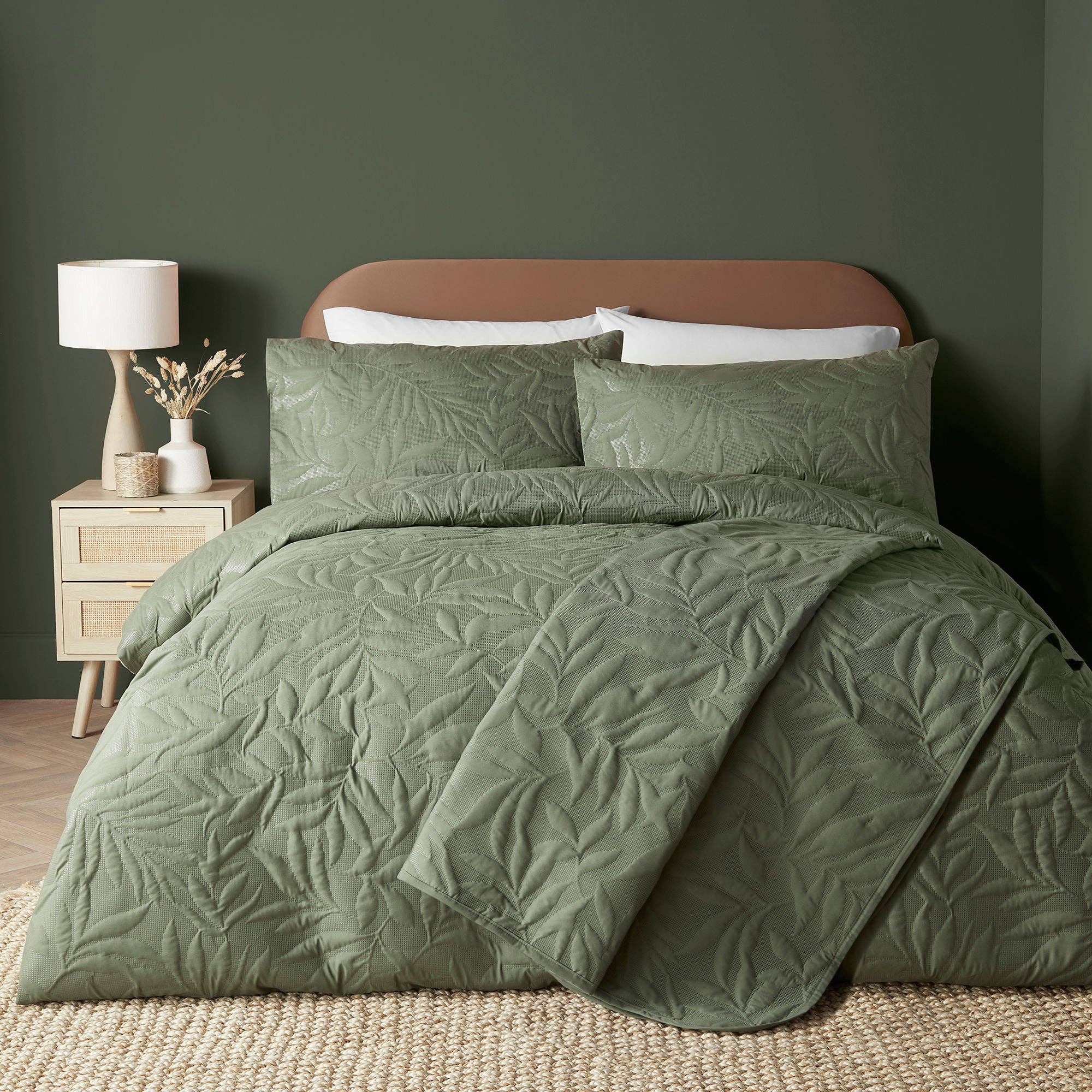 UW Home – wholesale Bedding set – Luana Duvet Cover Set by Serene in Dark Green3