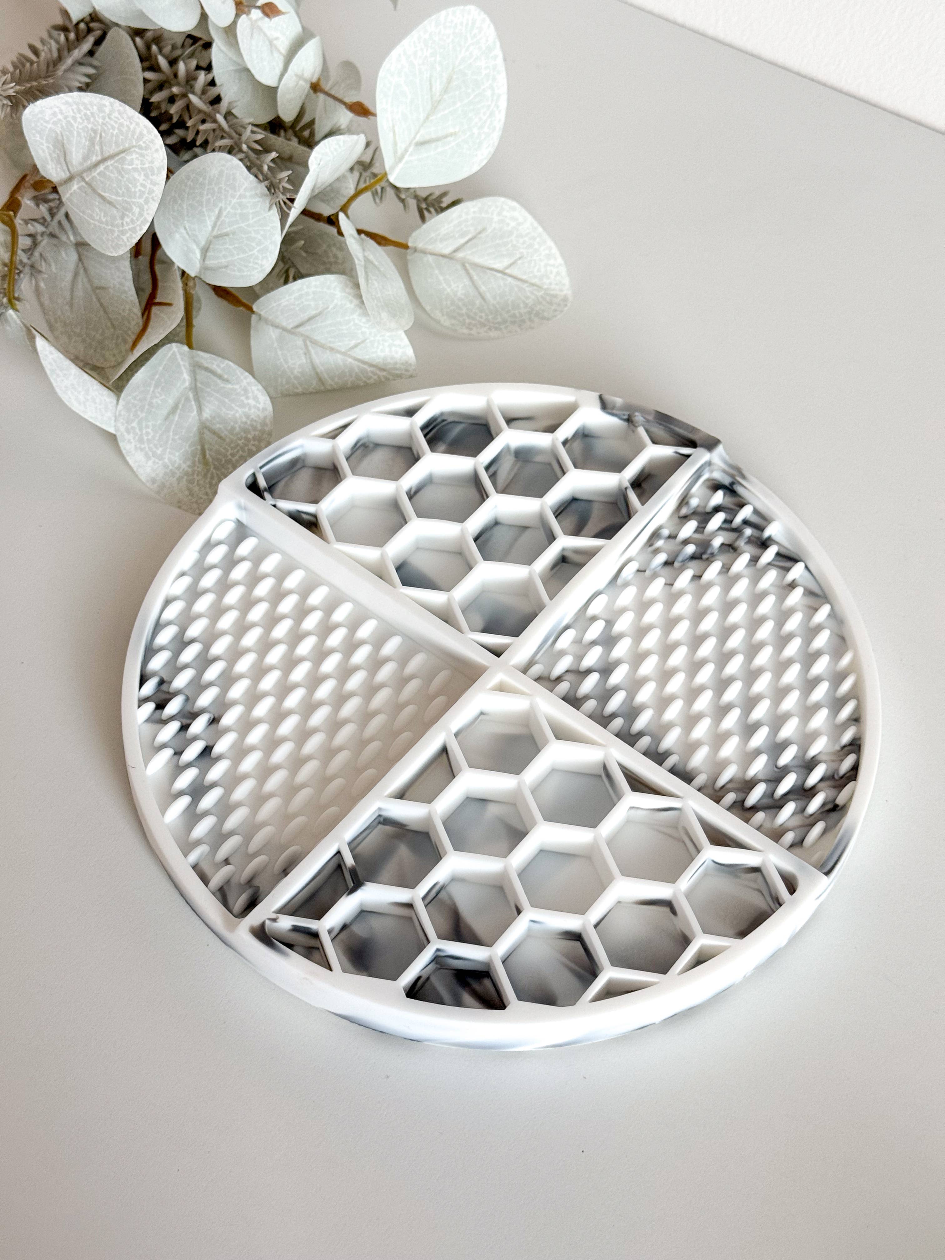 Doggotique - Wholesale Pet Food Mat - Dog - Lick mat Honey Dog, Slow Feeder, Feeding Station1